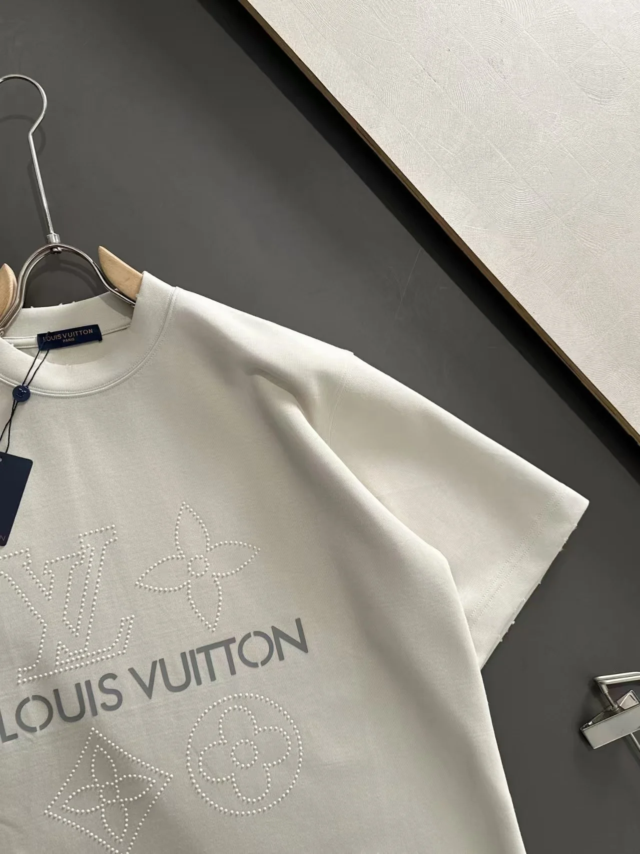 L's pearl-patterned breathable cotton T-shirt (excellent quality)