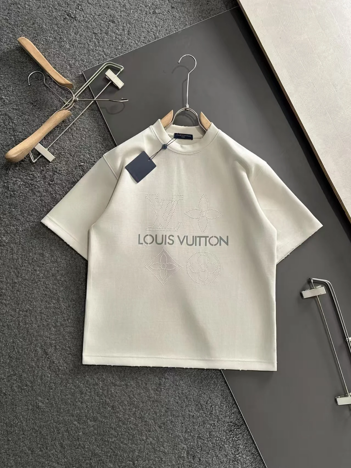 L's pearl-patterned breathable cotton T-shirt (excellent quality)