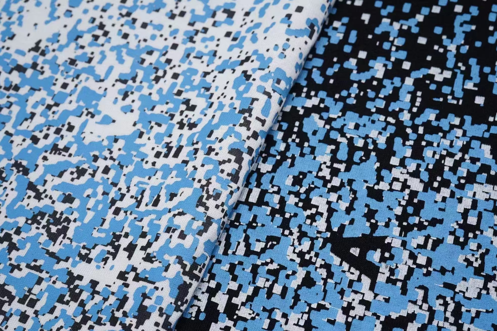 L's Starry Sky Mosaic Pixel Gradient T-shirt