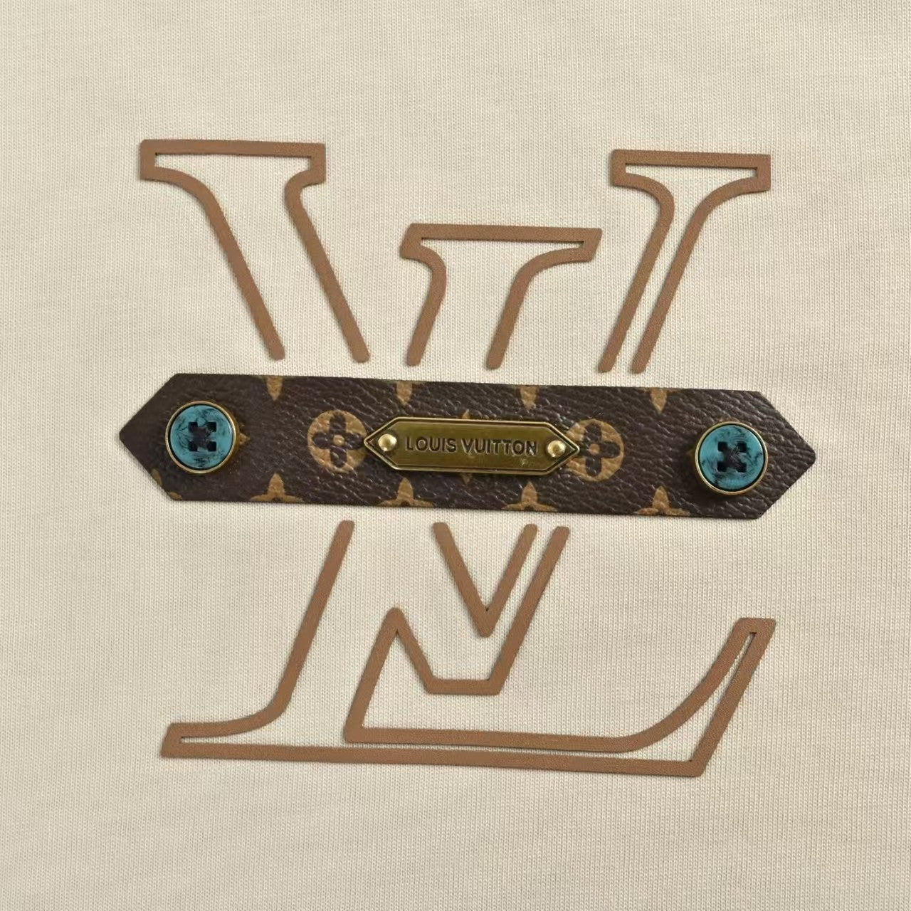 L's2025's latest leather and metal logo pendant T-shirt