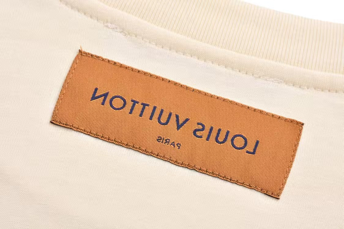 L's front pocket and back letter T-shirt