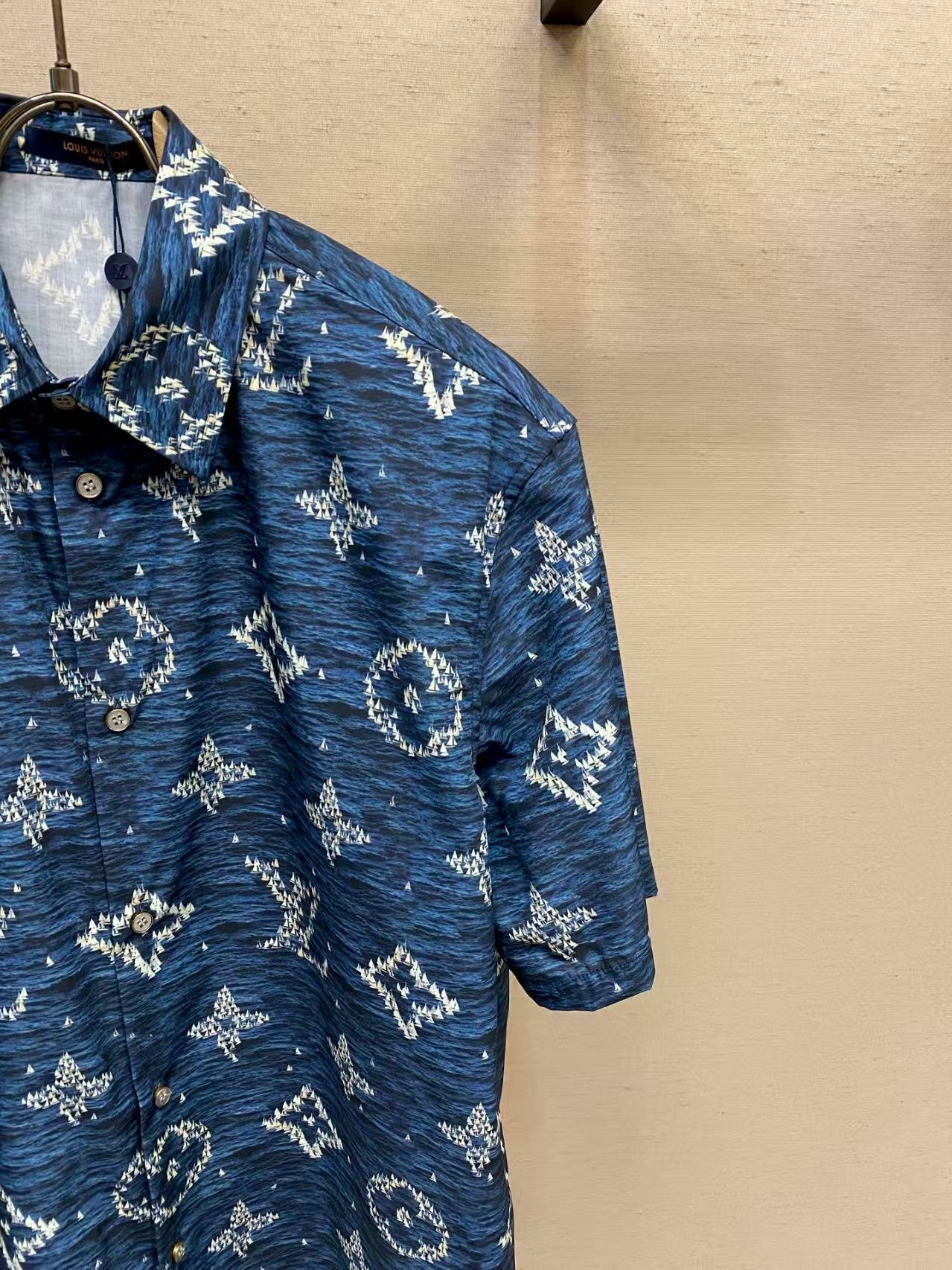 L's new breathable silk shirt