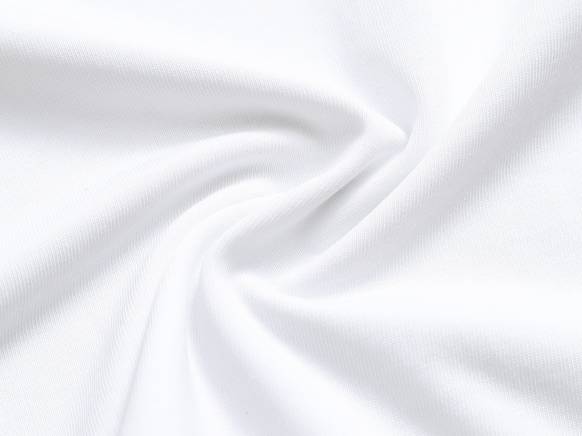 Lo's classic style T-shirt with printed logo pocket