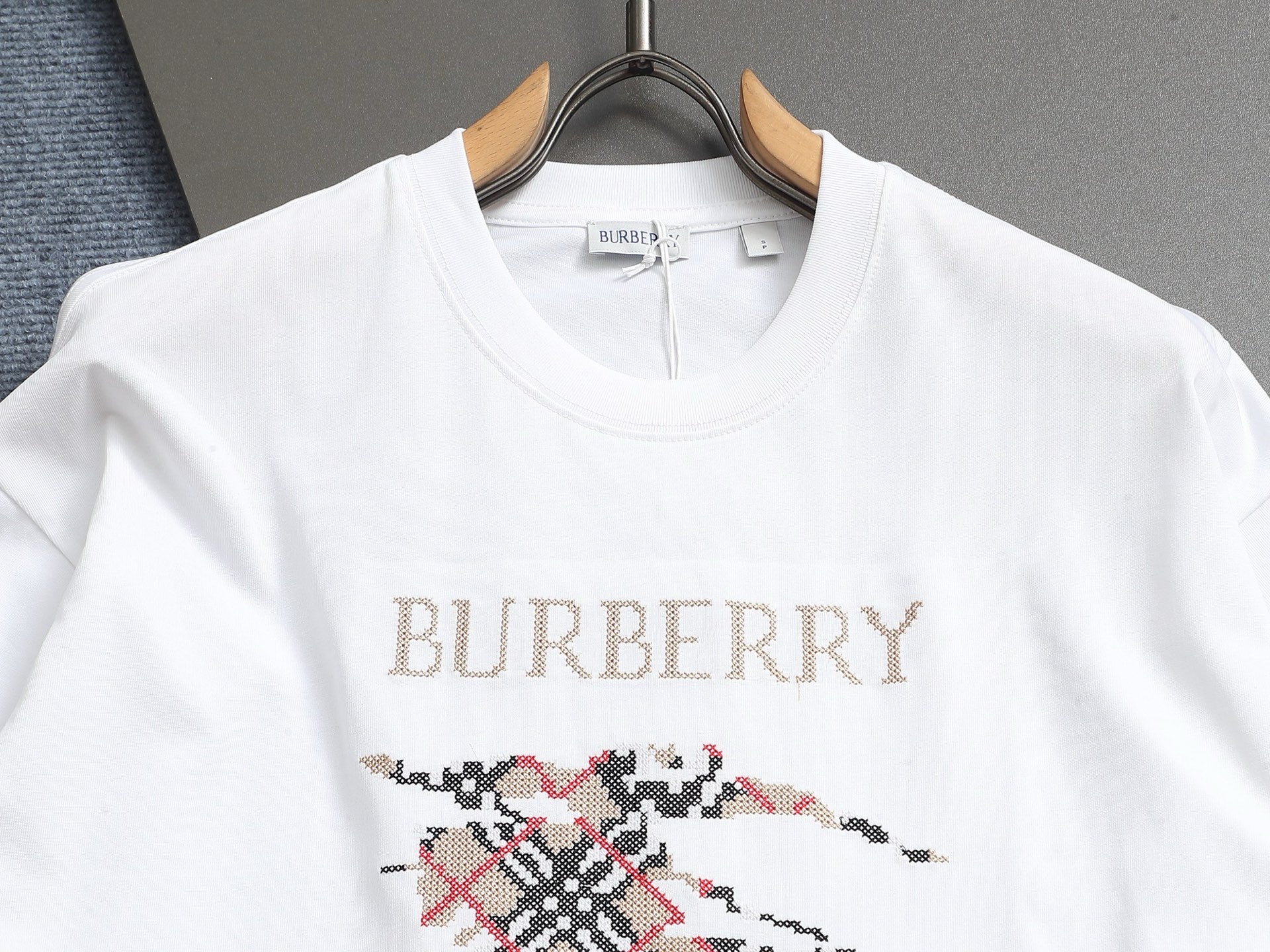 Bu's 2025 latest and top-level grid spliced embroidery T-shirt
