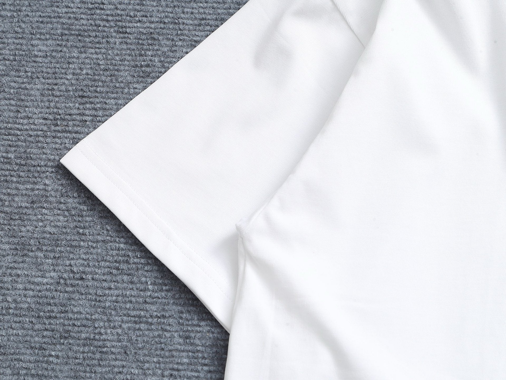 Bu's 2025 latest and top-level grid spliced embroidery T-shirt