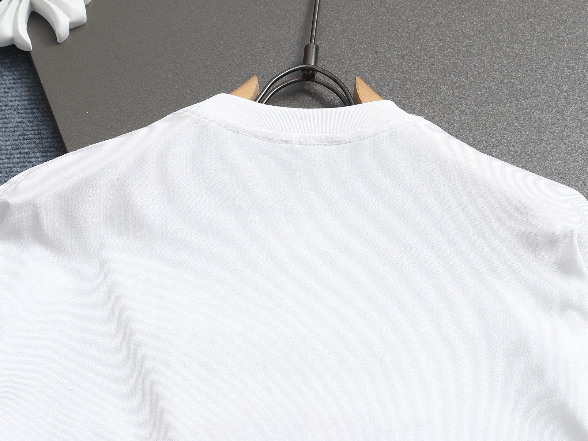 Bu's 2025 latest and top-level grid spliced embroidery T-shirt