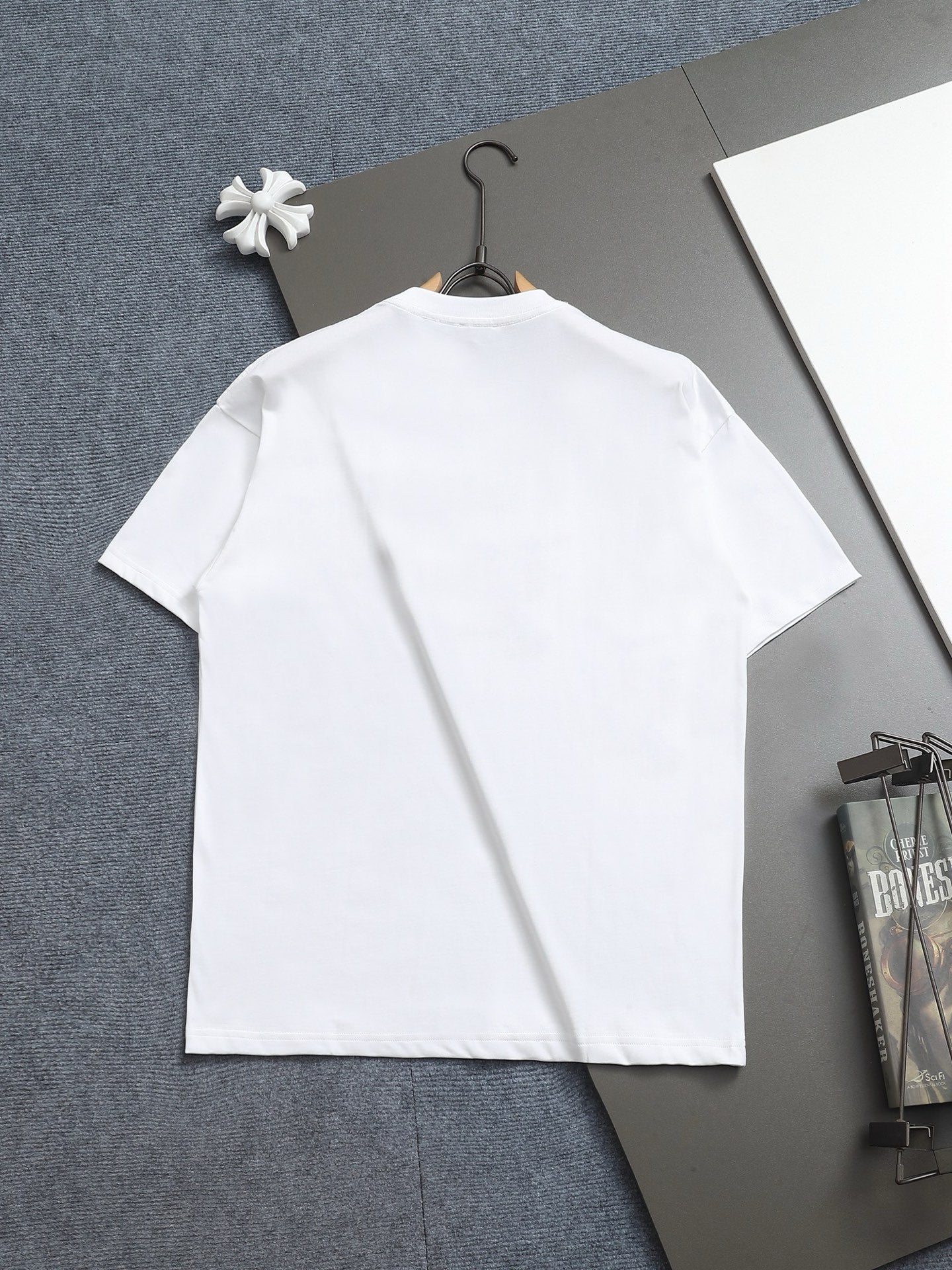 Bu's 2025 latest and top-level grid spliced embroidery T-shirt