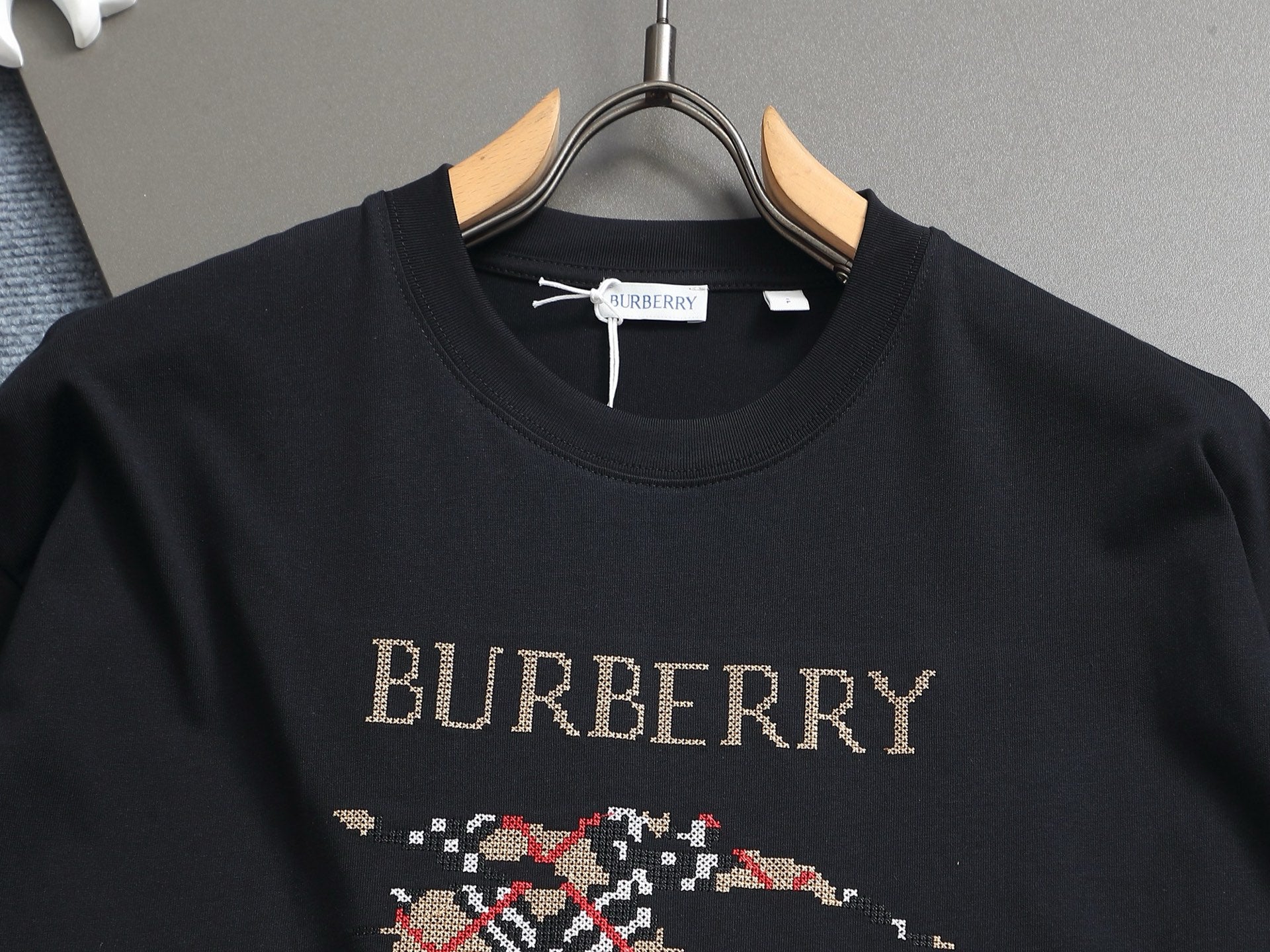 Bu's 2025 latest and top-level grid spliced embroidery T-shirt