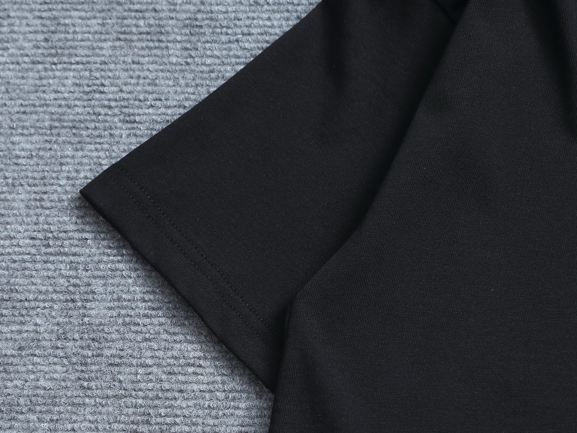 Bu's 2025 latest and top-level grid spliced embroidery T-shirt