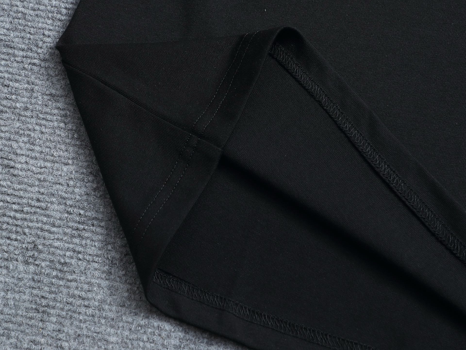 Bu's 2025 latest and top-level grid spliced embroidery T-shirt