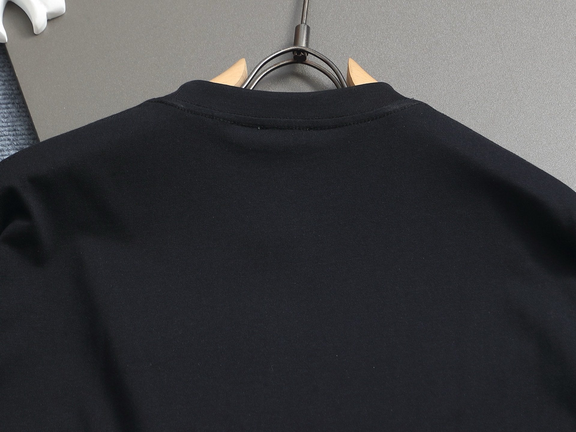 Bu's 2025 latest and top-level grid spliced embroidery T-shirt