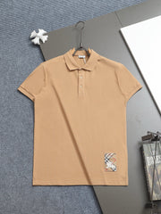 Bu's 2025 features a trendy wide collar and button-down polo shirt