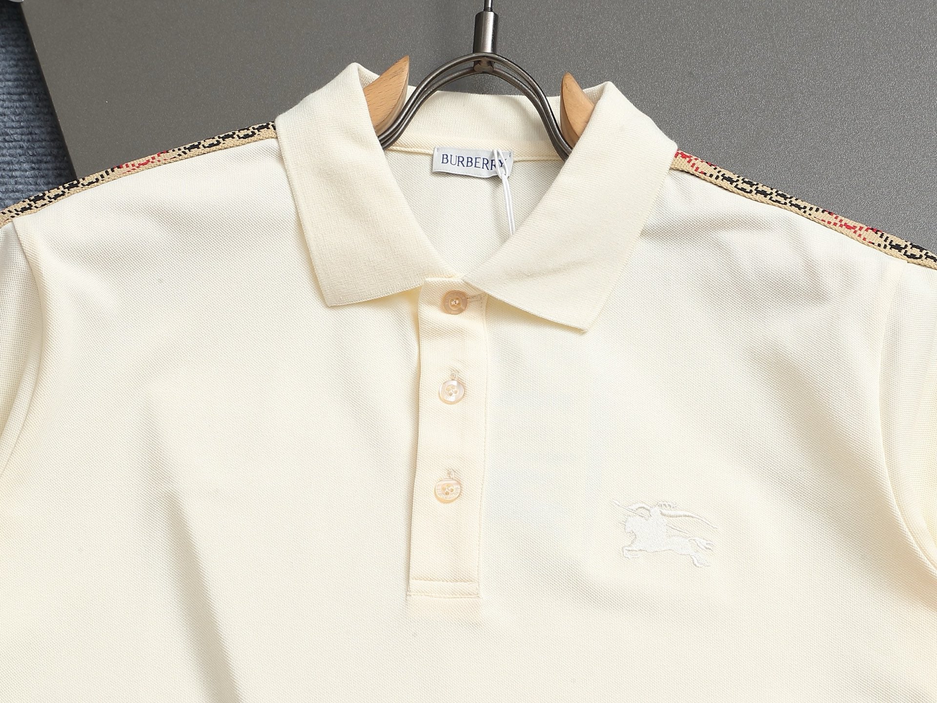 Bu's 2025 latest counter polo shirt with shoulder texture