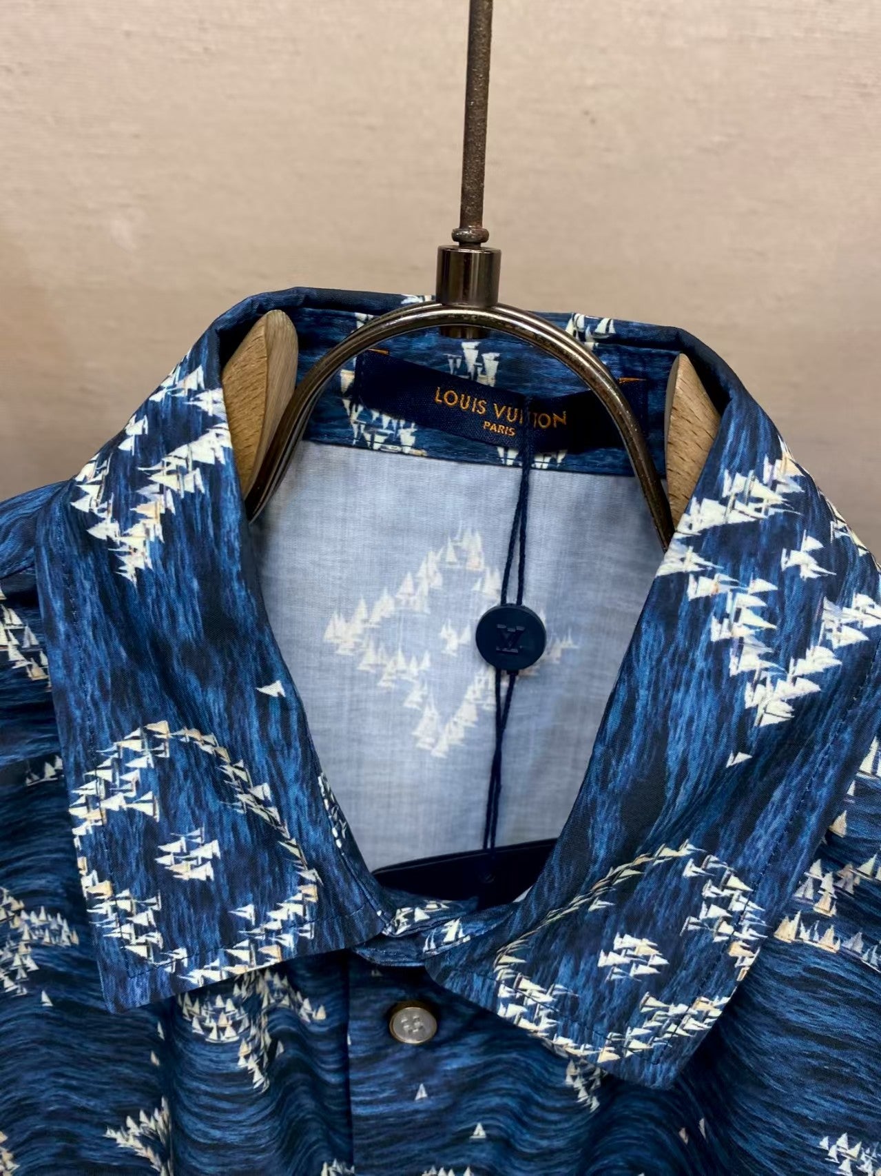 L's new breathable silk shirt