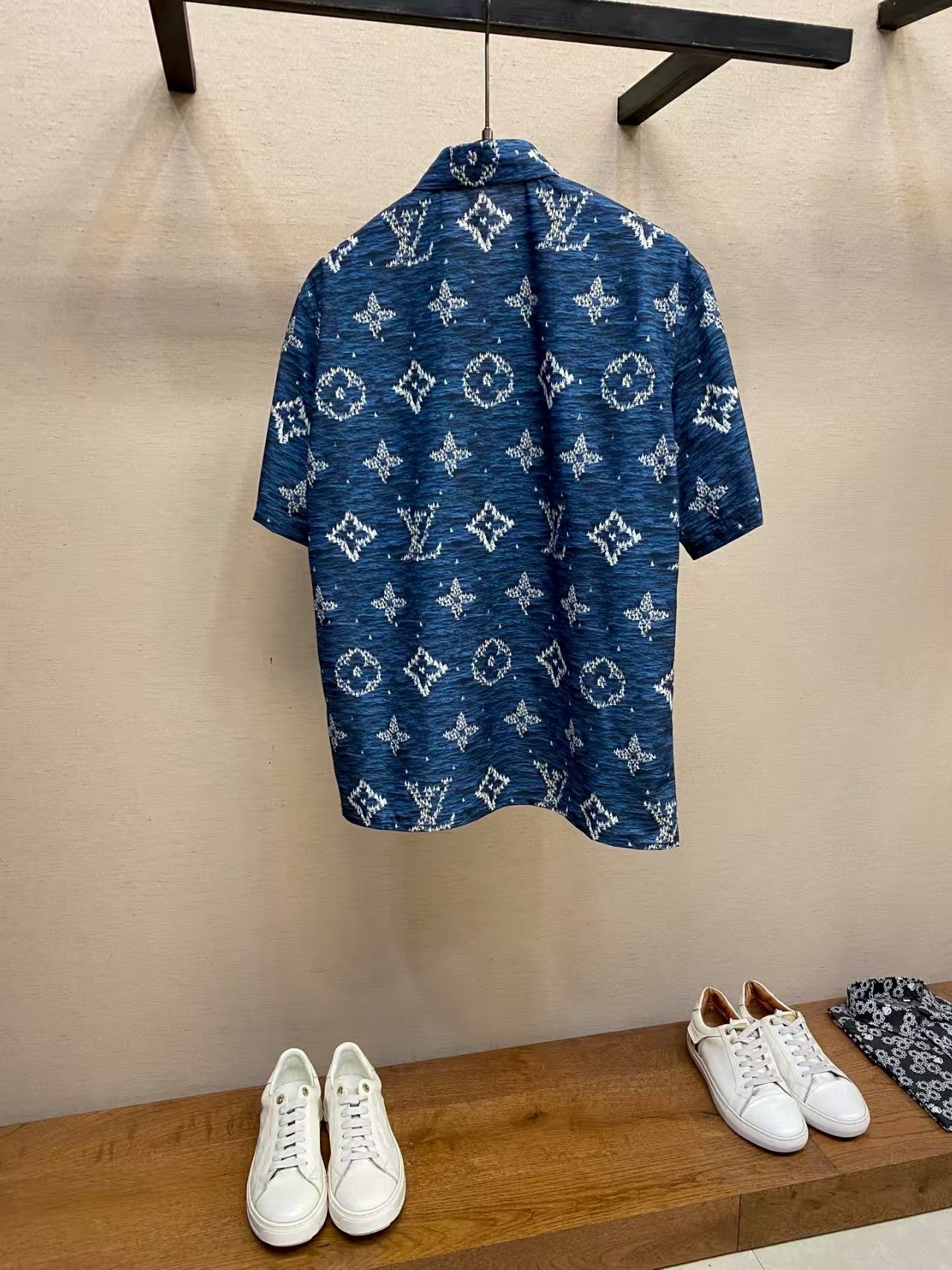 L's new breathable silk shirt